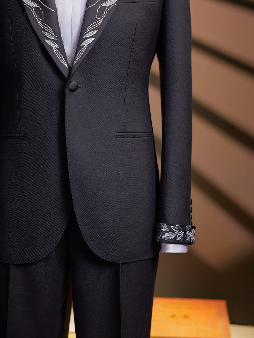 Silver Speckle Tuxedo — produced by JINGTANG
