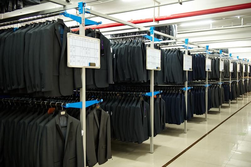 仓库与成品存放区