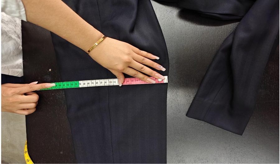 How to measure Knee for a made-to-measure suit